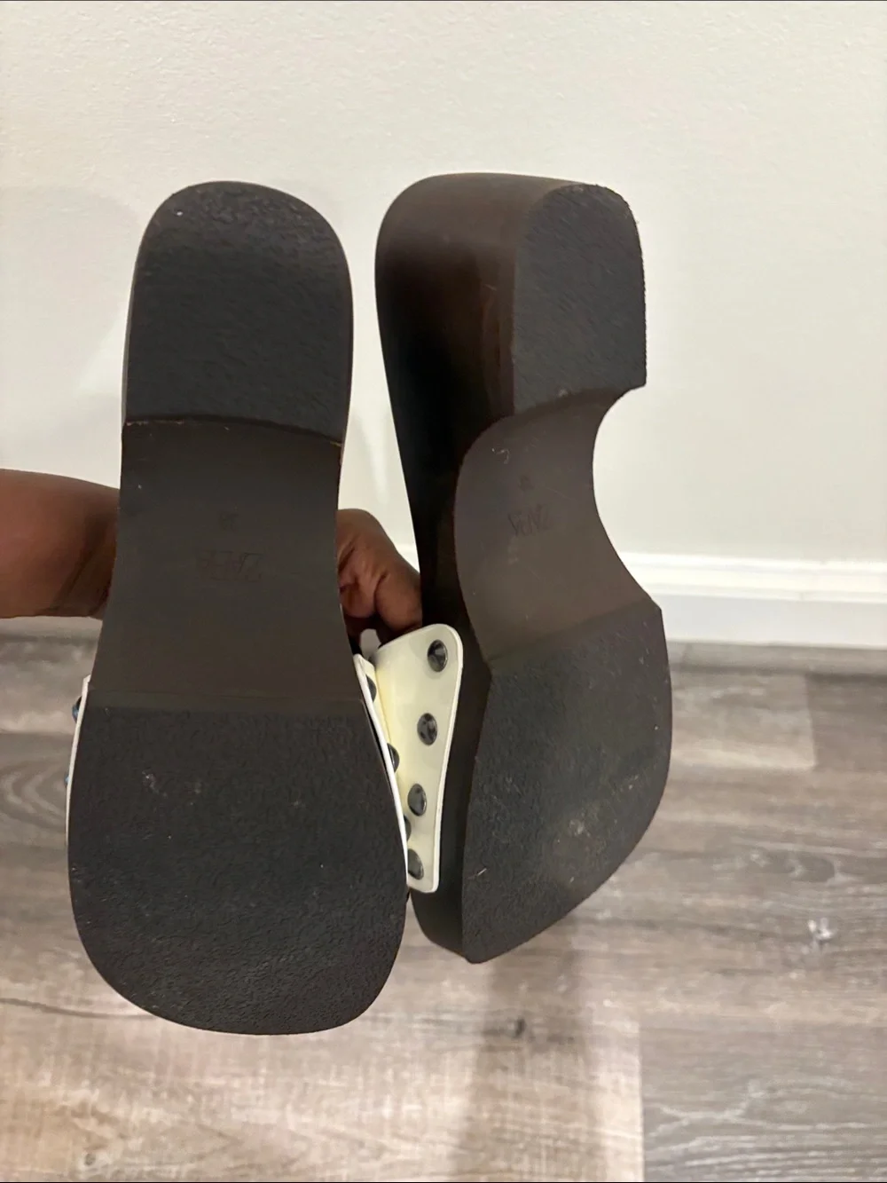 Zara White Patent Slide Sandals with Dark Brown Platform - Picture 4 of 9